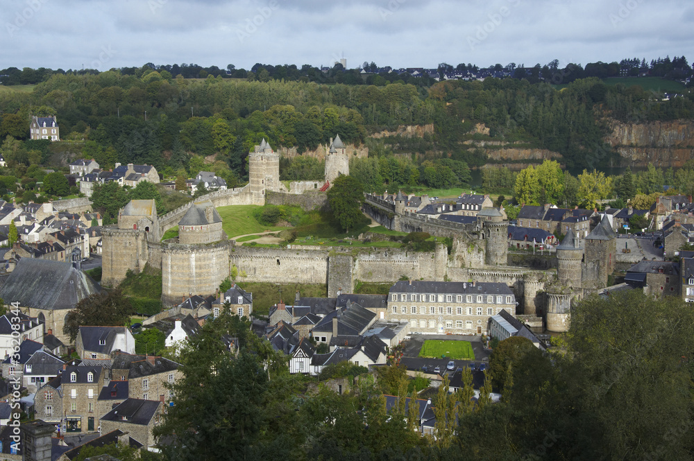 Obraz premium ville et château de fougères en bretagne