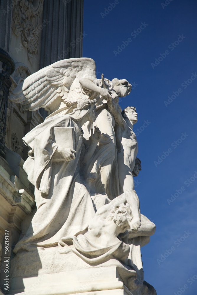 angel sculpture monument in Madrid
