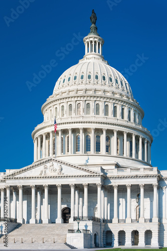 Capitol Building in Washington © SergiyN