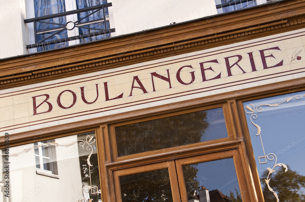 Obraz premium Enseigne et vitrine de boulangerie à Paris, France - Petit commerce traditionnel, pain français