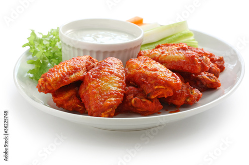 Photo buffalo chicken wings with blue cheese dip