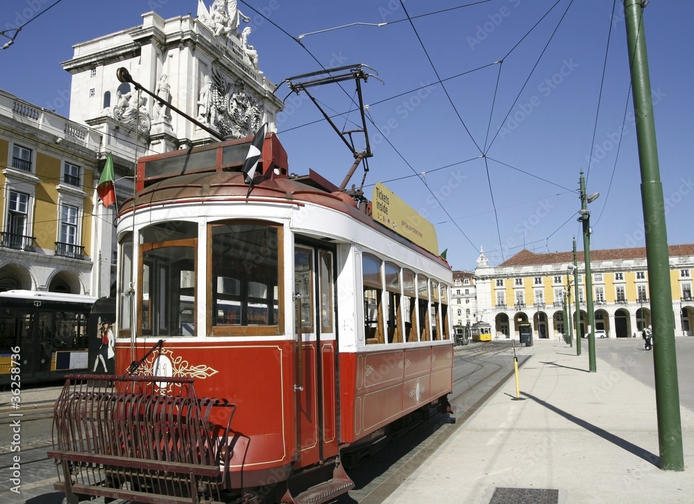 Sightseeing tram in Lissabon