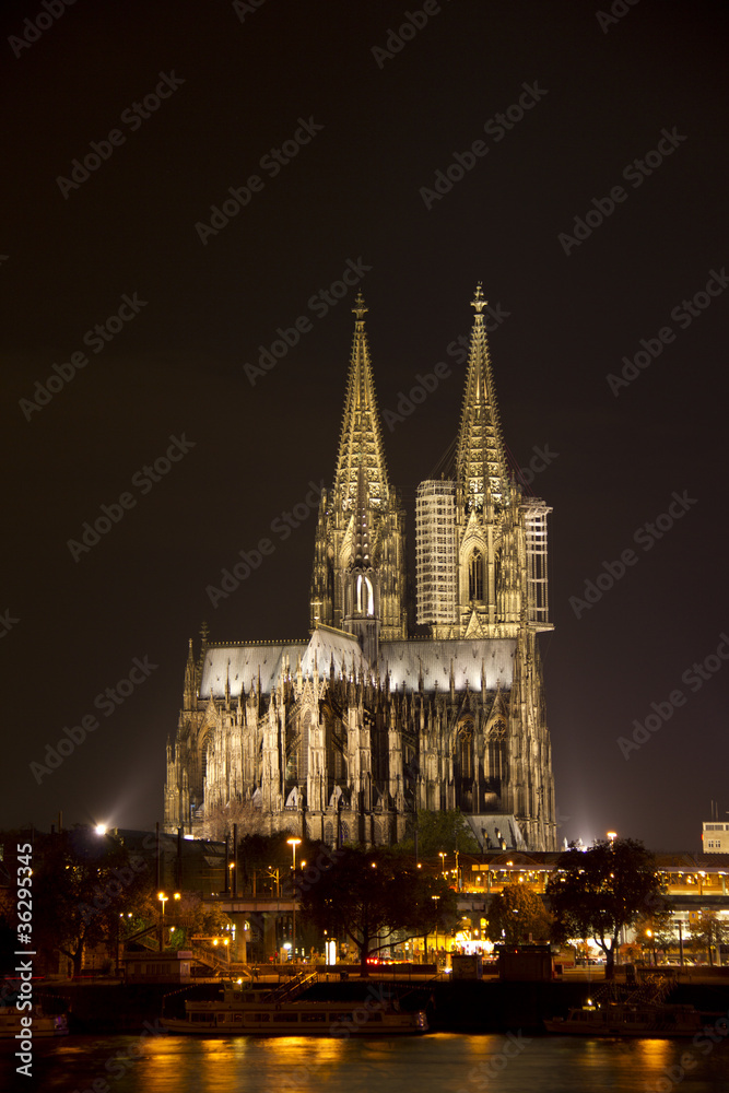 Obraz premium Kölner Dom bei Nacht