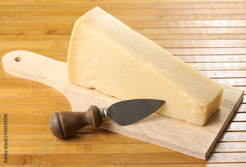 Parmigiano su tagliere - Parmesan cheese on cutting board photo