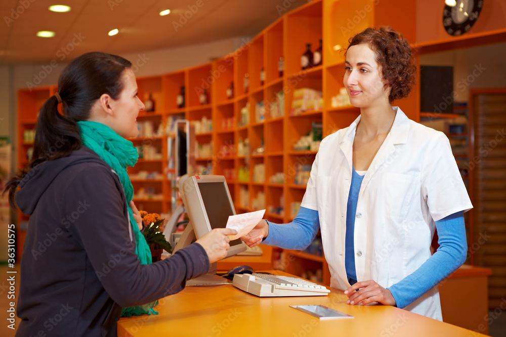 Fototapeta premium Kundin bestellt Medikament
