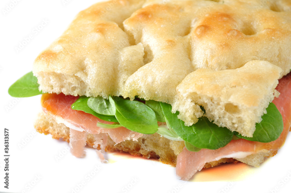 Fototapeta focaccia con crudo e valeriana