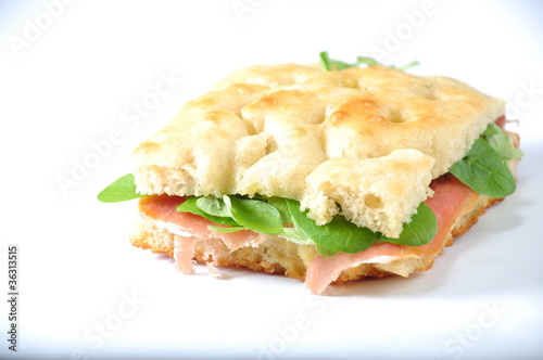 focaccia con crudo e valeriana photo