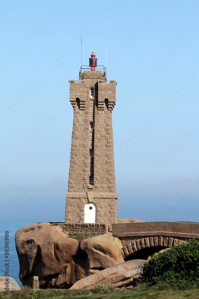Obraz premium phare de men ruz,ploumanac'h,côtes d'armor,bretagne