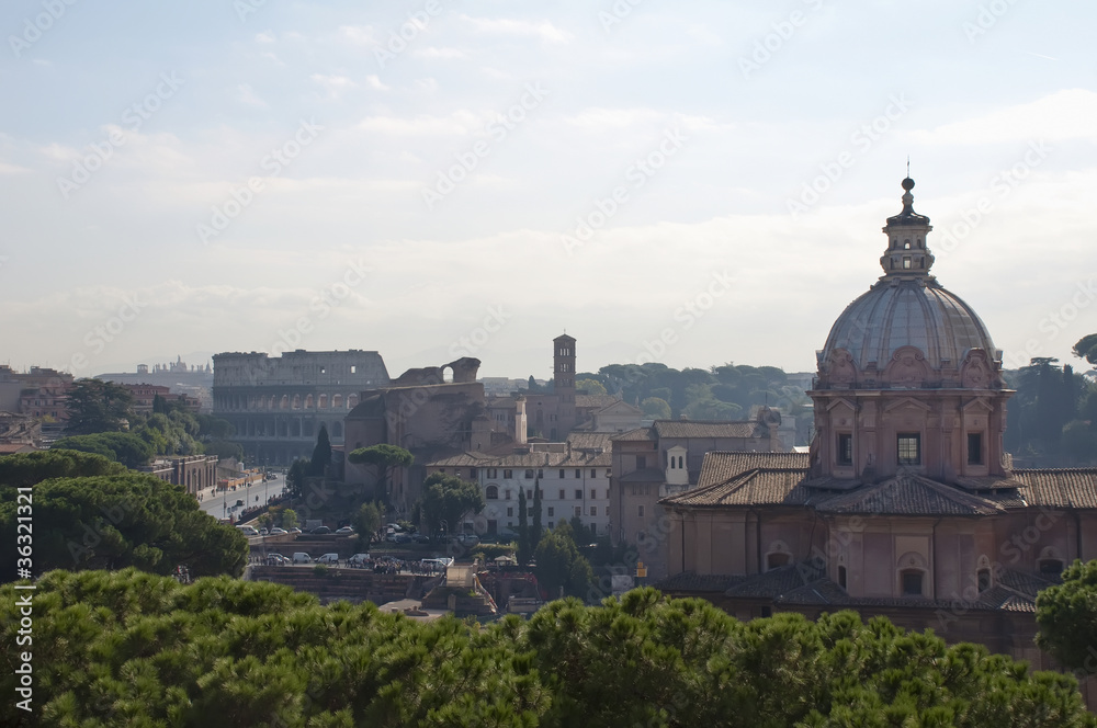 Panorámica de Roma con el Coliseo al fondo