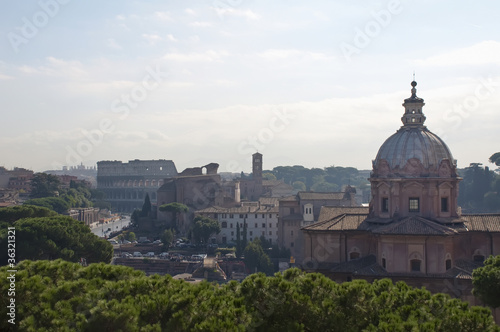 Panorámica de Roma con el Coliseo al fondo