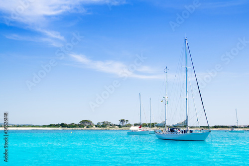 Fototapeta Naklejka Na Ścianę i Meble -  anchored sailboats in turquoise Formentera beach