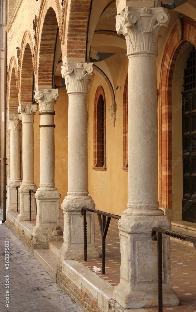 antico porticato architettura sita in Italia