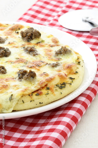rustic ground beef pizza