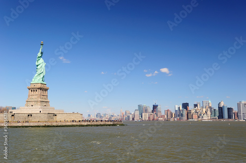 Statue of Liberty and New York City Manhattan © rabbit75_fot