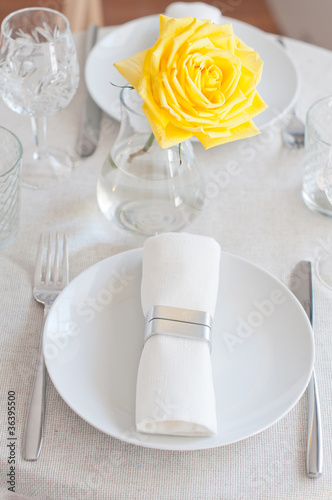 elegant dining table setting