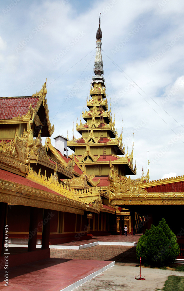 Fototapeta premium Pagoda principale del Palazzo Reale di Mandalay, Myanmar