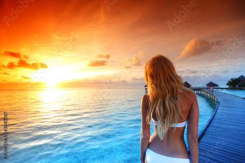 woman in a dress on maldivian sunset © yellowj