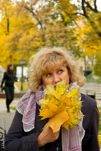 Women's autumn photo