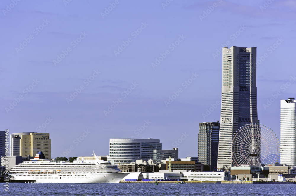 横浜　みなとみらい　客船の見える風景