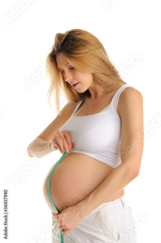 pregnant woman belly measure