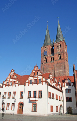 Rathaus von Stendahl mit Marienkirche (Sachsen-Anhalt)