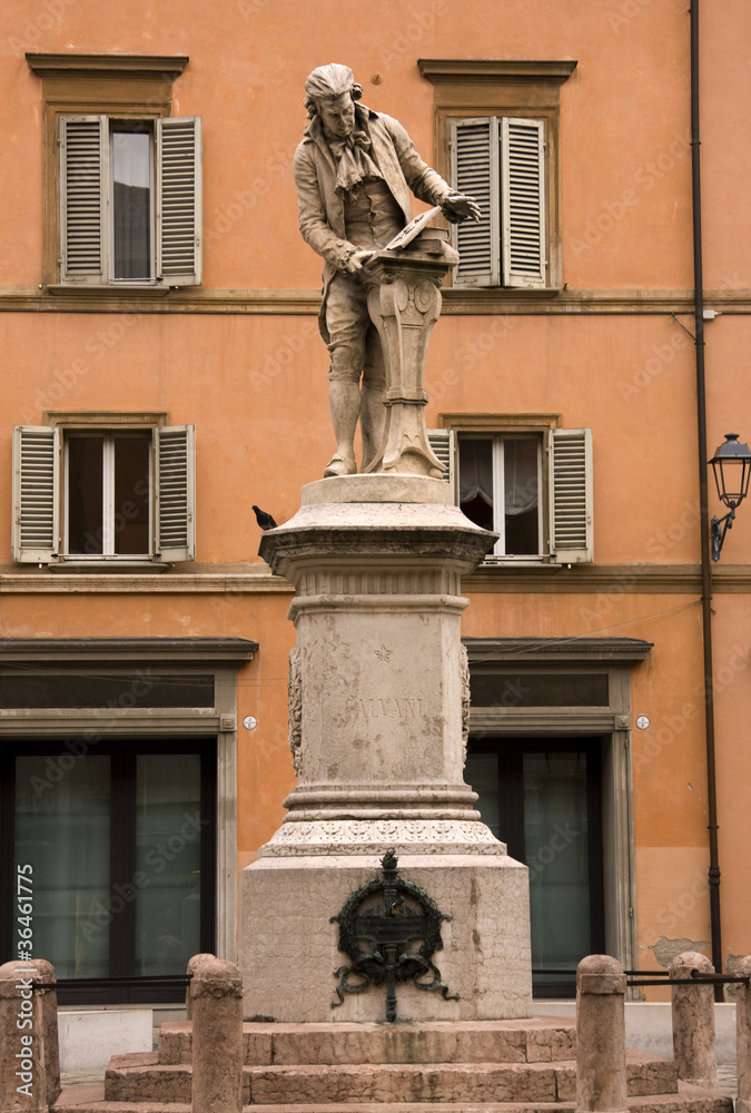 Statue of Salvani in Bologna
