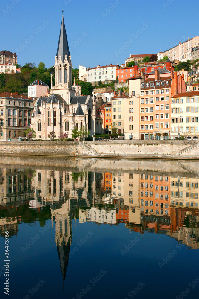 Altstadt von Lyon, gespiegelt in der Saone