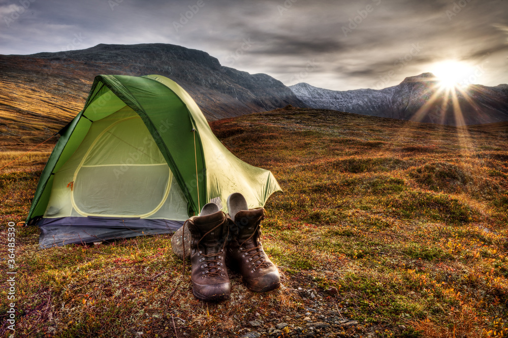 Camping bei Sonnenaufgang in Norwegen Stock Photo | Adobe Stock