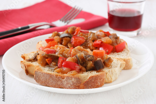 Toasts with vegetables