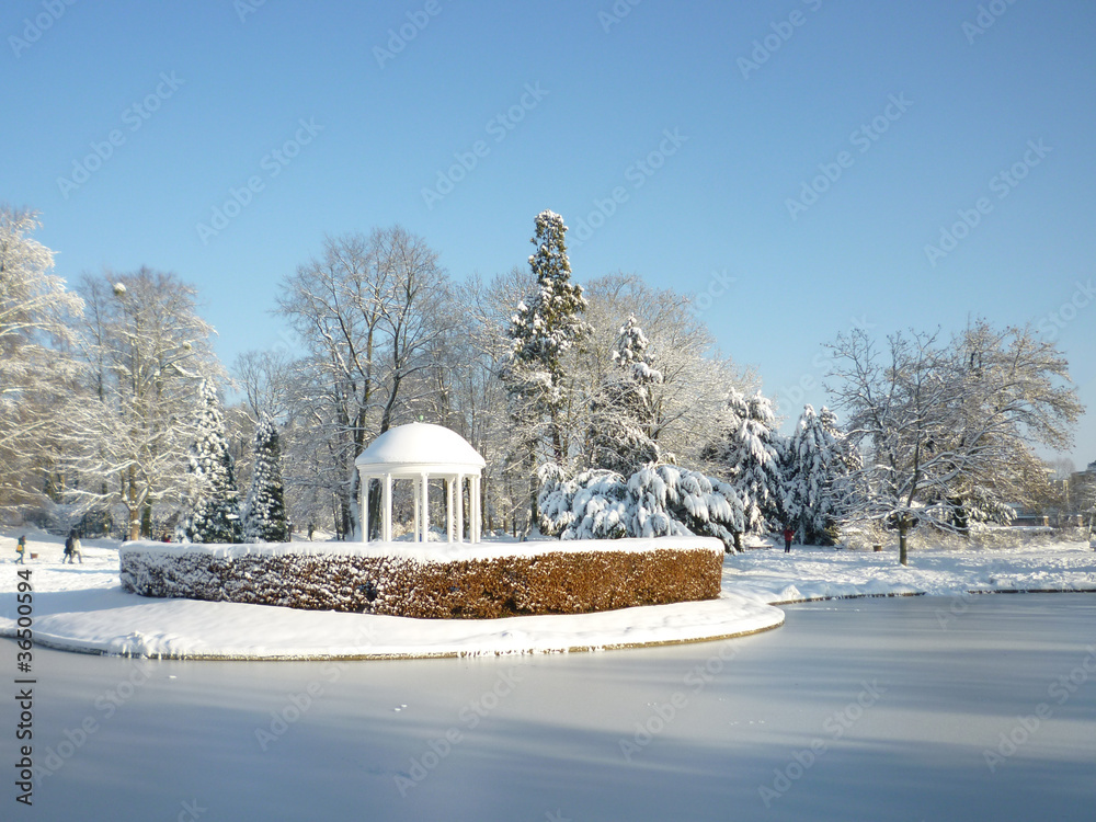 Naklejka premium snow-covered park - Orangerie - Strasbourg