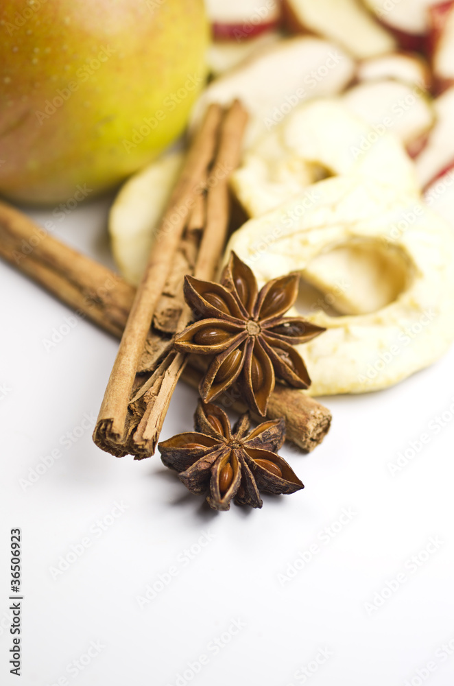 Fototapeta premium Apfel, Zimt und Sternanis