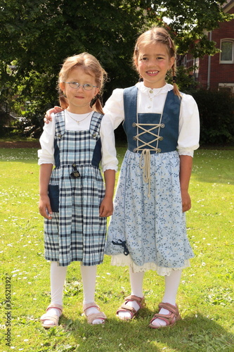 Franzi und Kathi in Tracht photo