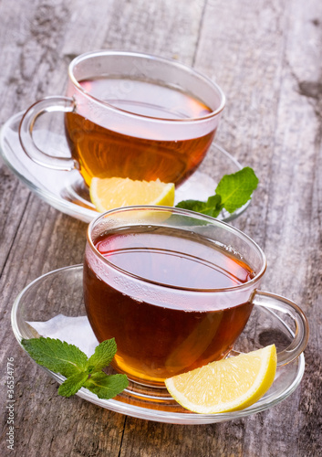 cups of tea with mint and lemon