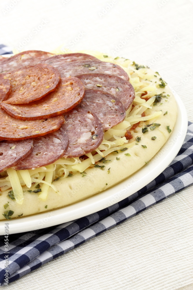 raw salami and pepperoni pizza raw salami and pepperoni pizza