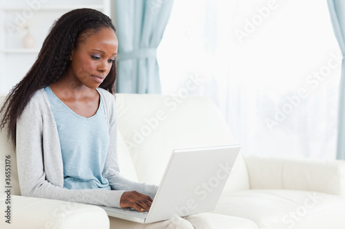 Woman typing on her laptop © WavebreakmediaMicro