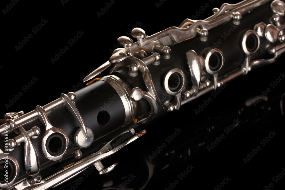 Naklejka premium close up detail of clarinet on black background