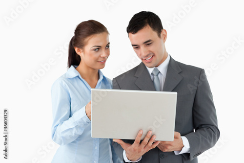 Business partners using laptop © WavebreakmediaMicro