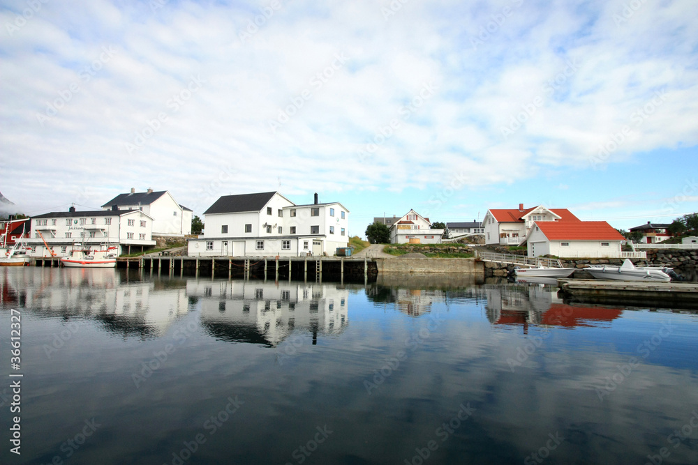 Henningsvaer 's harbour mirroring