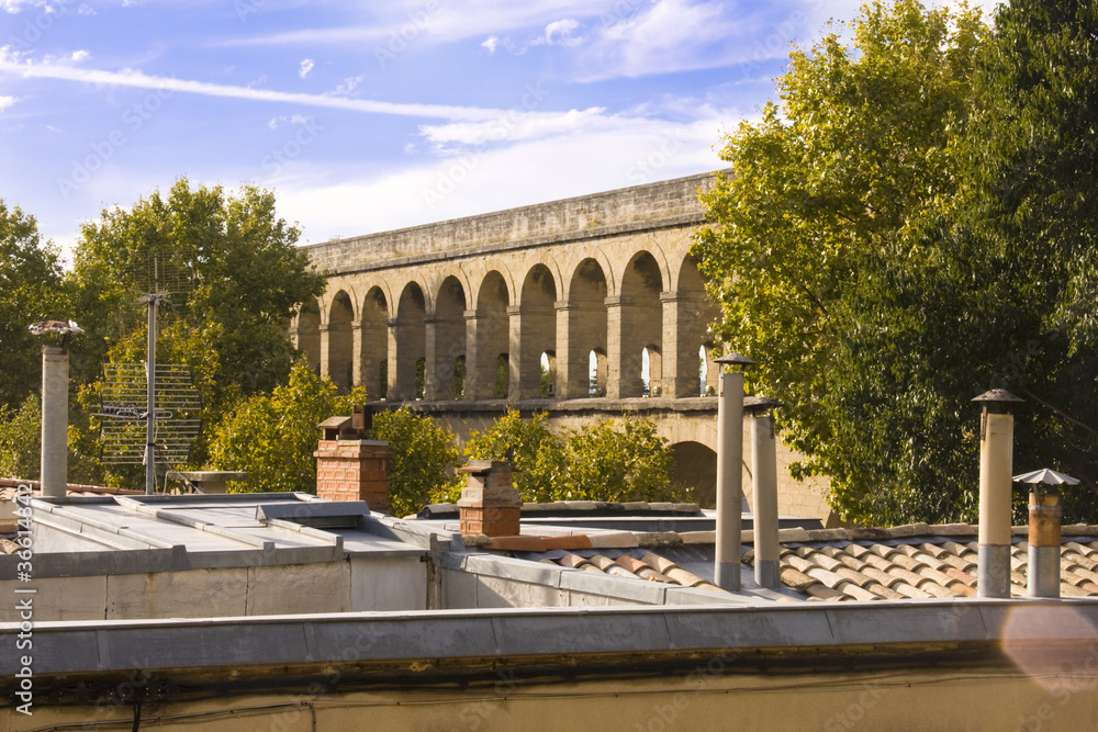 Obraz premium Ancient aquaduct in Montpellier