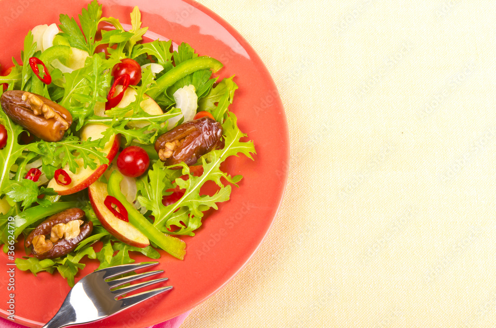 Rucola Salat mit Datteln,Apfel und Tomate Rucola Salat mit Datteln,Apfel und Tomate