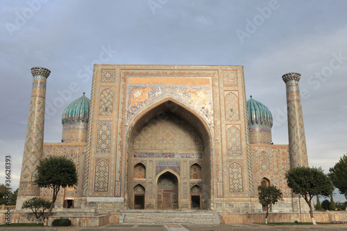 Front of Sher Dor Madrasah photo