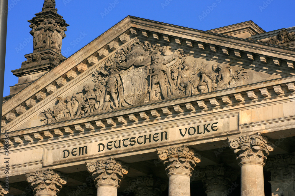 Fototapeta premium Reichstagsgebäude in Berlin