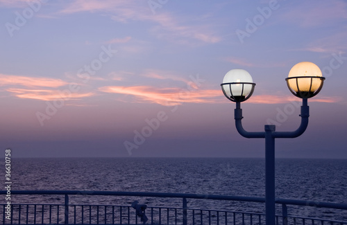 tramonto dalla nave