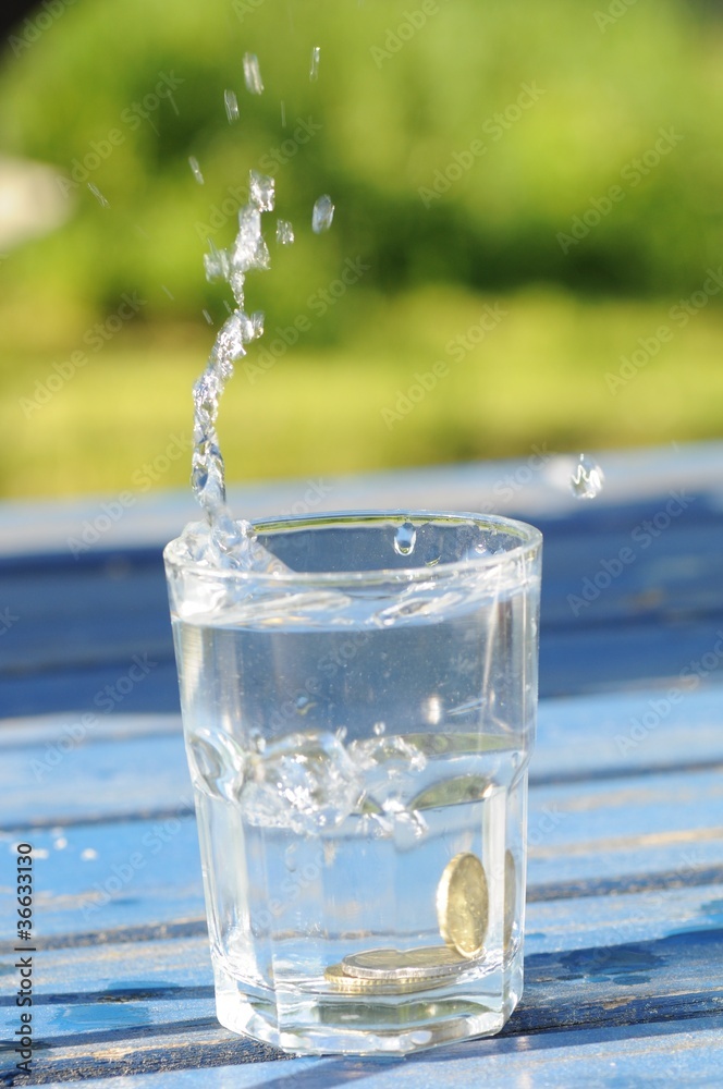 Wasser eingießen Wasser eingießen