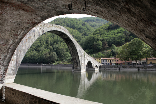 Konstfotografi Ponte della Maddalena across the Serchio. Tuscany.