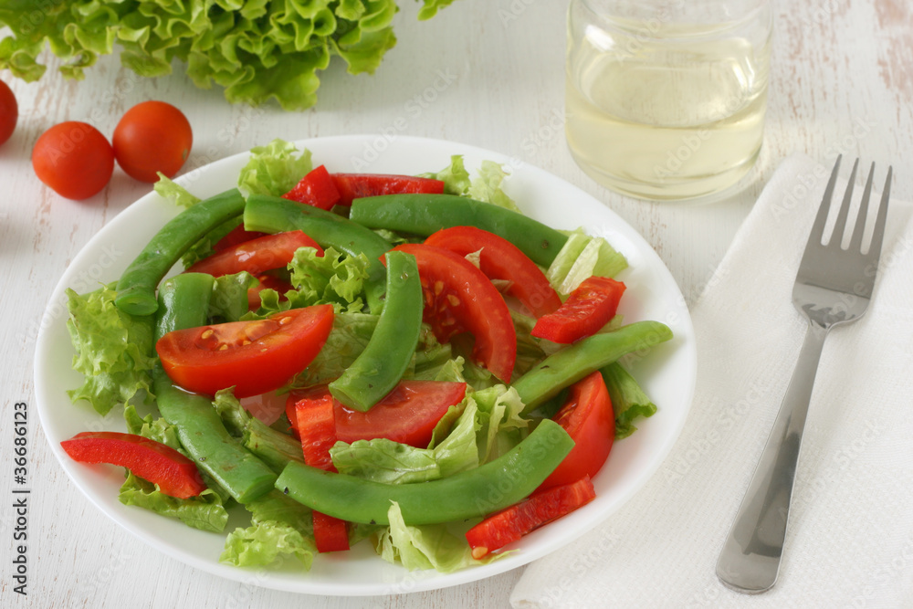 salad with green beans and white wine