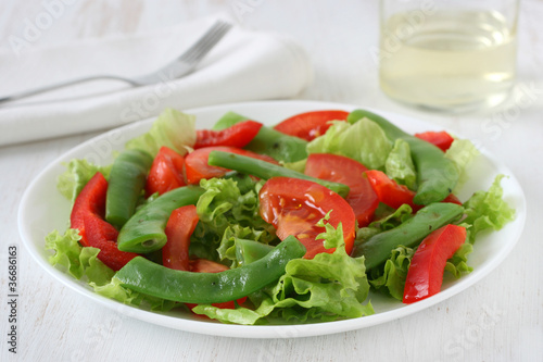 salad with green beans and white wine