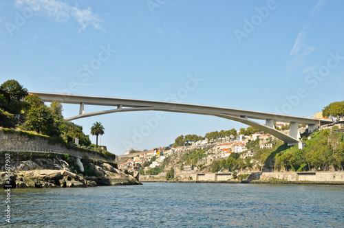 Straßenbrücke in Porto
