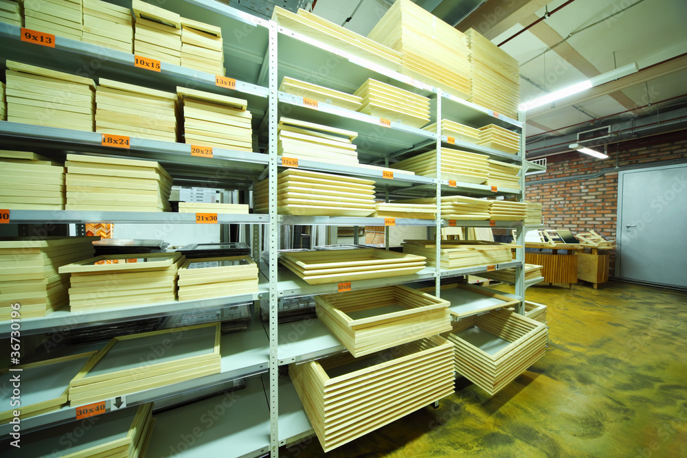 Obraz premium on shelves many picture frames of different sizes in store