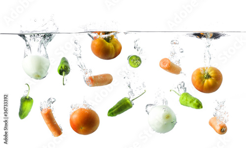 Fototapeta Naklejka Na Ścianę i Meble -  vegetables in water